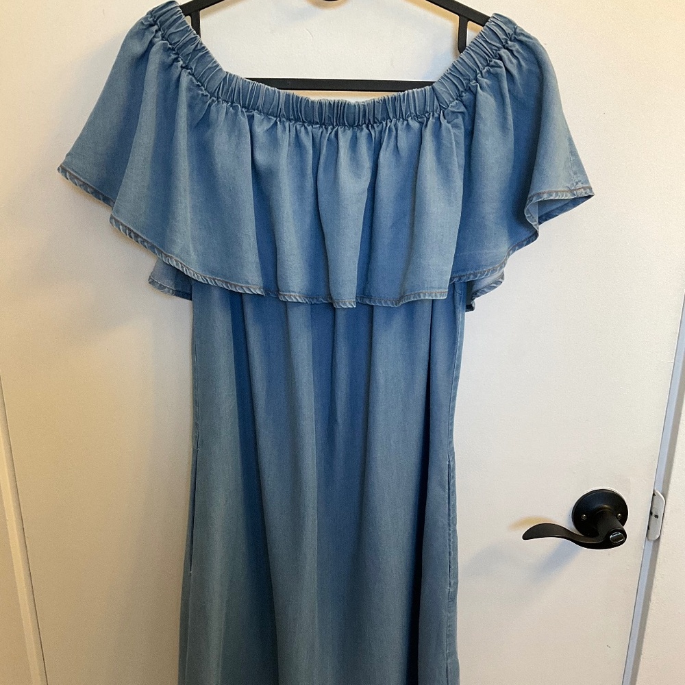 Denim off the shoulder zippered dress with pockets by Melanie Lynne, size 10
